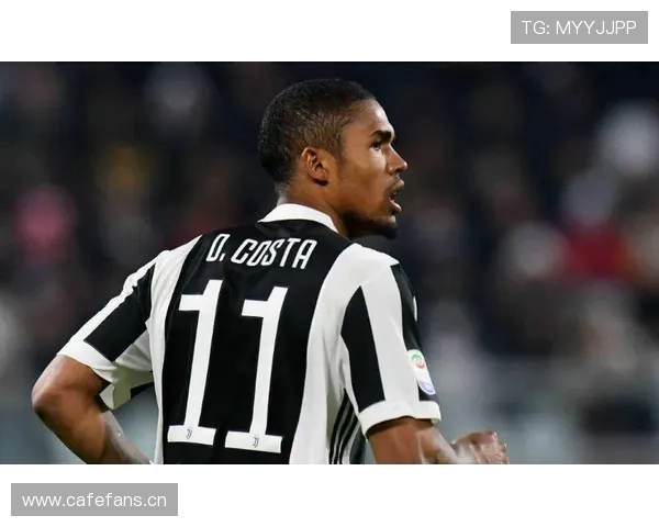 维尼修斯与罗比尼奥早期模板及边路风格对比分析