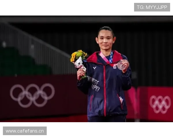 戴资颖训练间隙偷偷换豪车，谁告诉我羽毛球手都这么会花钱的？