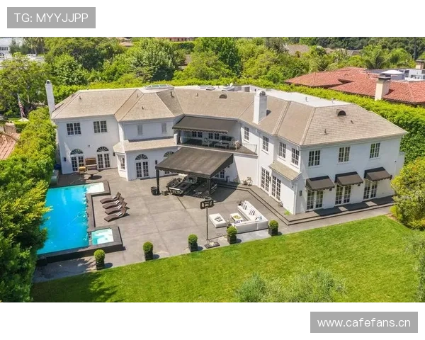 大阪刚买下比弗利山庄那栋玻璃豪宅，月供比我年薪还高