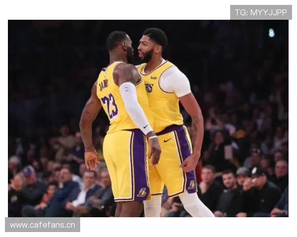 泰雷西·马克西无球跑动激活进攻效率，区别于东契奇持球主导